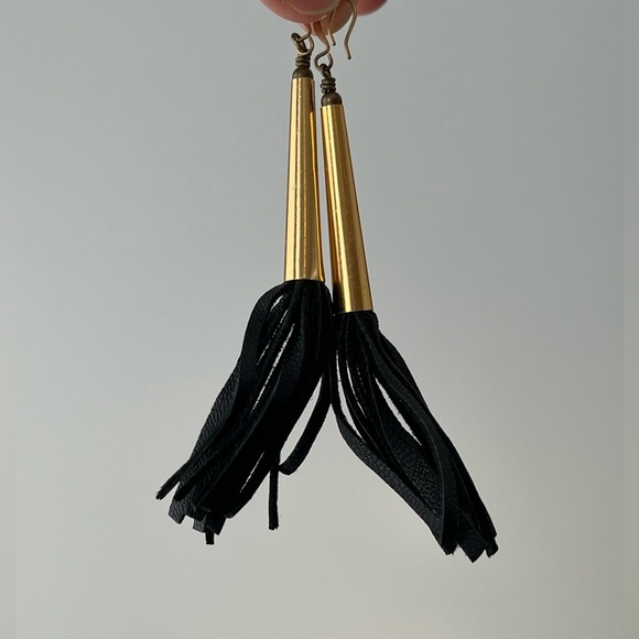 Gold toned and Black fqux leather Earrings - Picture 4 of 4
